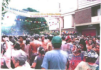 FESTEJO BARRIAL EN DIA DE CARNAVAL